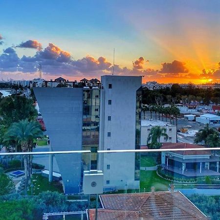 The White Pearl Suite - Beach Front City Centre With Sea View. Lemesos Exteriér fotografie