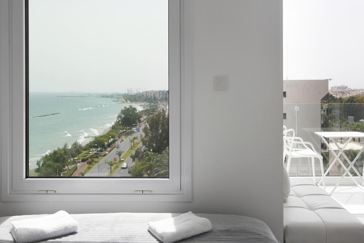 The White Pearl Suite - Beach Front City Centre With Sea View. Lemesos Exteriér fotografie